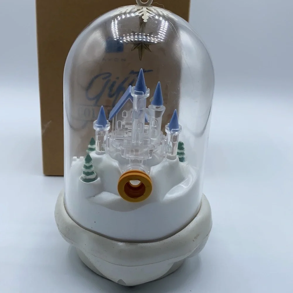 Avon Santa’s Magical Castle Vintage Ornament 1997 light and Motion